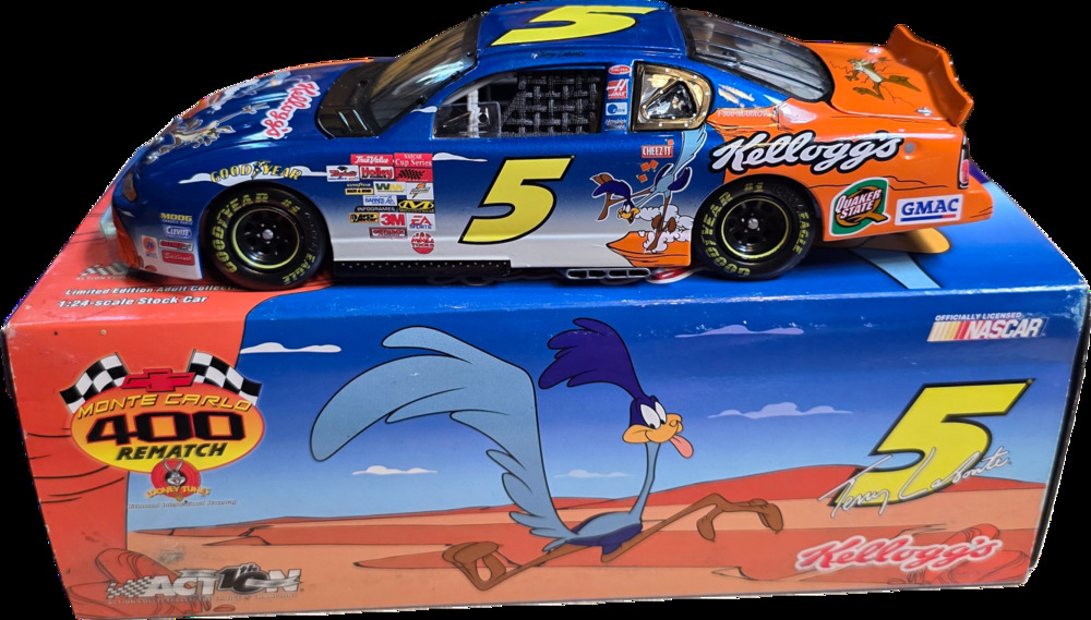 Terry Labonte #5 Kellogg's / Looney Tunes Rematch 2002 Monte Carlo 1:24 Diecast